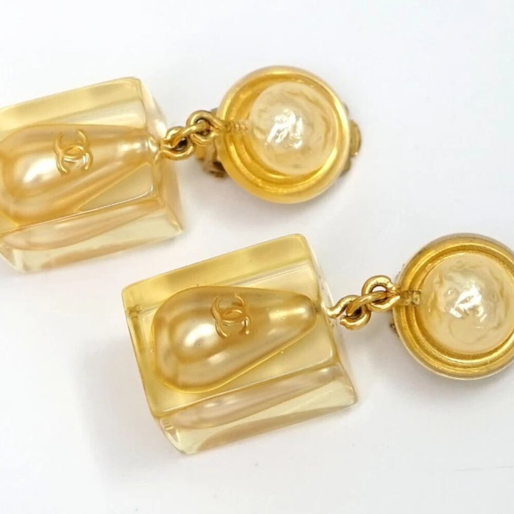 CHANEL CC Logos Pearl Lucite Cube Dangle Earrings Gold Tone 97P Auth w/Box - Picture 4 of 6